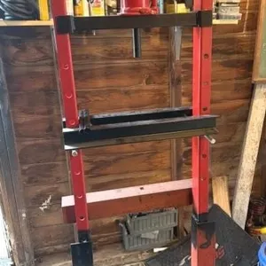 Strongway Hydraulic Press, 12 Ton, 0-24�