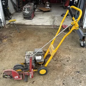 McLane Edger, 3.5 HP Briggs, Turns Over