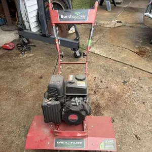 Earthquake Garden Tiller, Viper Engine 
Turns