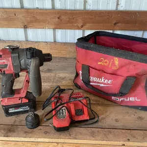 MILWAUKEE 1" IMPACT BATERY, CHARGER