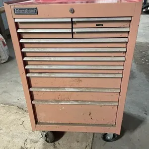 INTERNAIONAL TOOL CHEST ON WHEELS