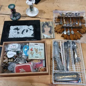 Bundle assorted collector spoons & trinkets