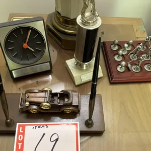 Items on end table top (not the Lamp), pen set and knickknacks