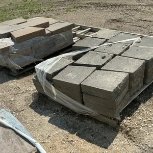 RETAINING WALL BLOCK *** QUANTITY UNKNOWN, CONTENTS OF (2) PALLETS***