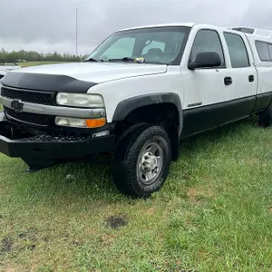 2002 CHEV 2500 HD P/U TRUCK, 6.0L V8 GAS ENG., 4X4, AT, CREW CAB, TOPPER, BUSH BUMPER, S/N 1GCHK23UX2F211729 NOTE: #7 CYLINDER HAS A BURNT VALVE, DRIV