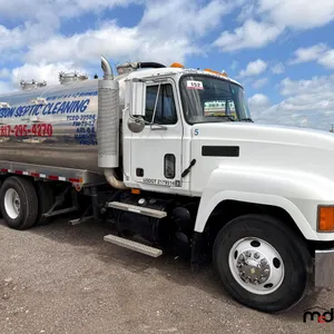 2001 Mack CH613 T/A Vacuum Truck