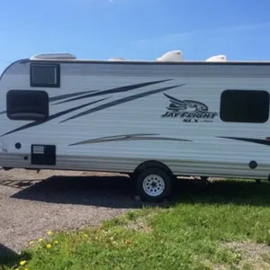 2017 17' JAYCO JAY FLIGHT SLX 175RD TRAVEL TRAILER