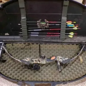 Camouflage Browning Compound Bow Kit w/Arrows