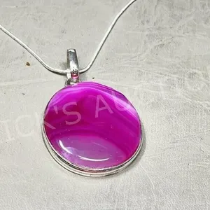 Agate & silver pendant & chain