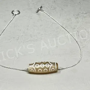 Tibetan Agate bead pendant & silver chain