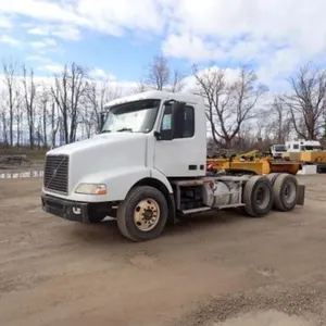 2005 Volvo VN T/A Hiway Tractor - Day Cab 4V4MC9GF