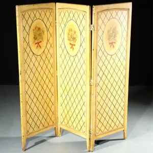 Painted wood 3-panel folding screen with lattice