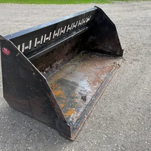 H&H 6’ Snow Bucket, Universal Quick Attach, Very Little Use, Weld-On Cutting Edge