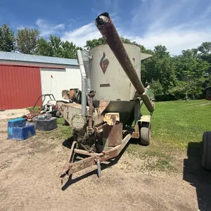 Lorenz Model 100 Grinder Mixer, New Belts on Hammermill, Comes with 5 Different Screens, SN: 3917, W
