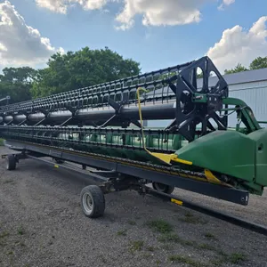 2011 John Deere 635F Hydraflex Flex Head, Single Point Hookup, Guards and Sickle have less than 1000