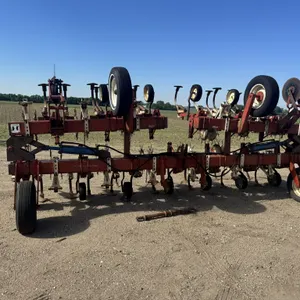 International 12 Row 30”, Vibra Shanks, Rolling Shields, Each Wing Controlled on Separate Hydraulic,