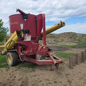 New Holland 357 Grinder/Mixer with Scale, Working Unit Per Seller, Always Stored Inside, Newer Botto