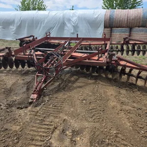 International 480 Tandem Disk, Manual Fold Wings, Disk Scrapers, Approx 23’ Working Width, 9.5-14 Ti