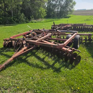 Kewanee No. 750 Tandem Disk with Tandem Pull Type Leveler, Hyd Lift (Will Need to be Lifted for Tran