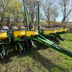 JD 7200 12 Row 30" Planter w/ JD 250 Monitor