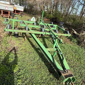 JD 610 Chisel Plow