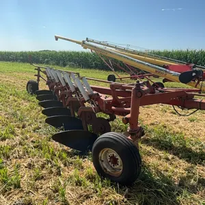 International 720 6 Bottom on Land Plow
