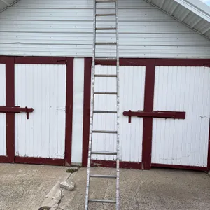 12’ Aluminum Ladder