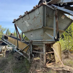 Gravel Feeder Bin