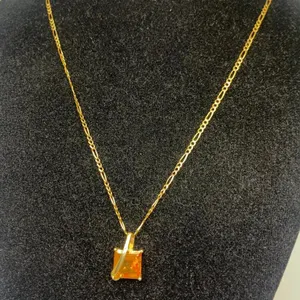 14KT Yellow Gold Chain With Yellow-Orange Gemstone 4.7 Grams