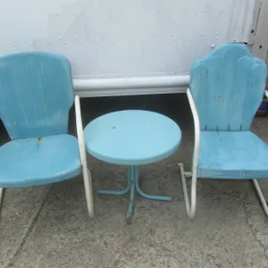 (2) Metal Lawn/Patio Chairs w/Side Table