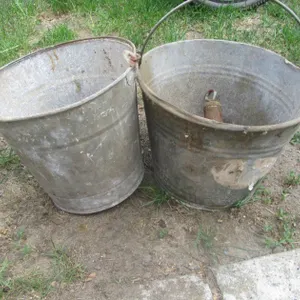 (2) Galvanized Buckets w/Grease Gun And Nation 25 Lead
