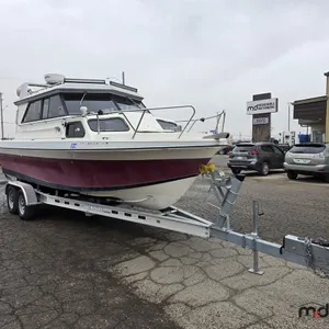 1986 In Board Glasply Maurauder 2500 25'10" Boat (Non-Runner) & 2021 Venture Trailer