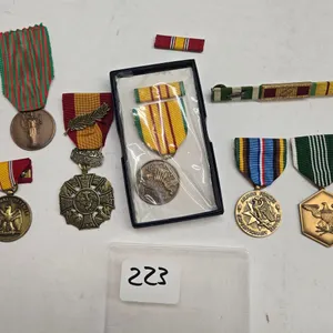 6 assorted war medals including Vietnam War Gallantry Cross, US Military Vietnam Service medal, US N