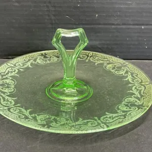 Uranium Glass Plate With Centre Handle