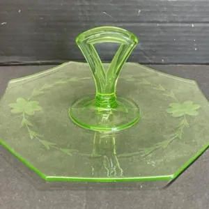 Uranium Glass Plate with Centre Handle