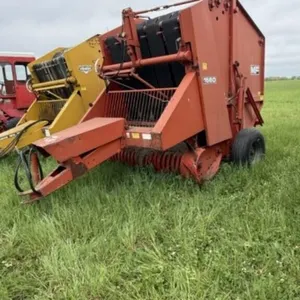 Massey Ferguson (MF) 1560 Round Baler