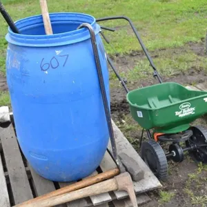Barrel of landscape tool - Fertilizer spreader