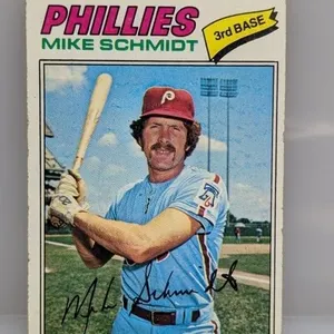 1977 Topps Mike Schmidt #140 HOF Corners