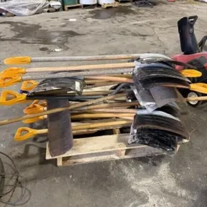 PALLET OF SNOW SHOVELS ABOUT 15 NA GOOD