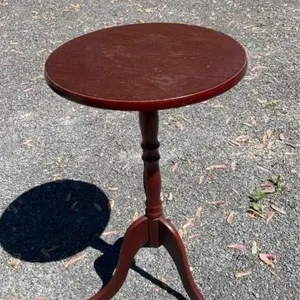 12in d x 21in t wooden tripod pedestal table