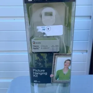 Picture hanging kit