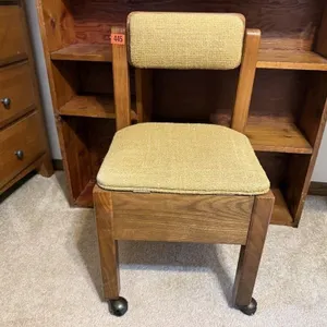 Rolling storage chair