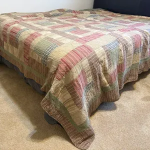 Log cabin machine quilt