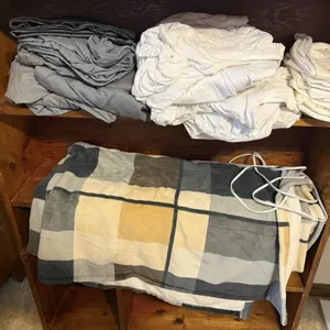 Bedding lot, fitted & flat sheets, pillowcases,