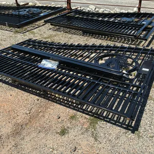 BI FOLD DRIVEWAY GATE 16’ W/ DECORATIVE HORSE