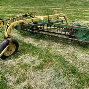 John Deere 640 Hayrake