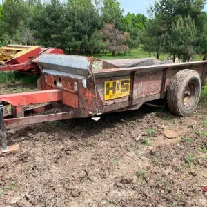 H&S 185 Manure Spreader
