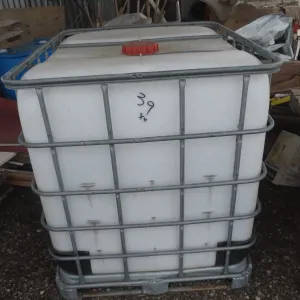 2 Poly Tanks (1000 L) and 2 Poly Barrels (45 Gal)