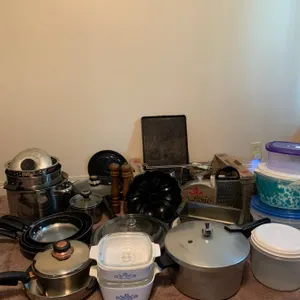 Cookware, Bakeware, and Kitchen Storage Items