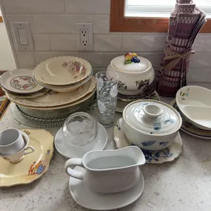 Ceramics, Glassware, and Placemats